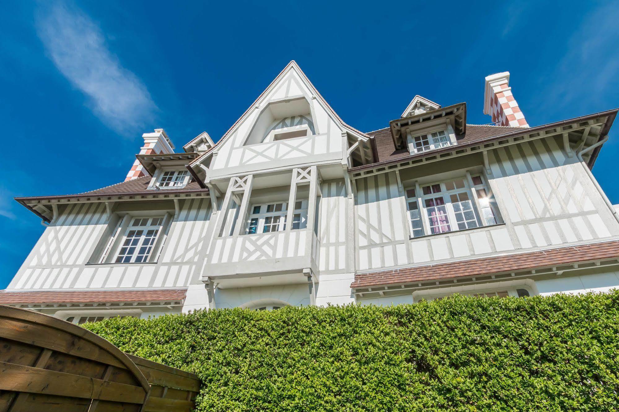 Le Manoir Du Vert Galant โดวีลล์ ภายนอก รูปภาพ
